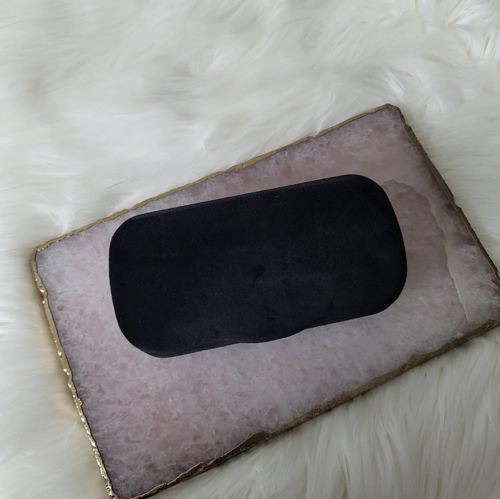 NEW Large Gucci Sunglasses with Gold Logo and Case - Picture 11 of 14